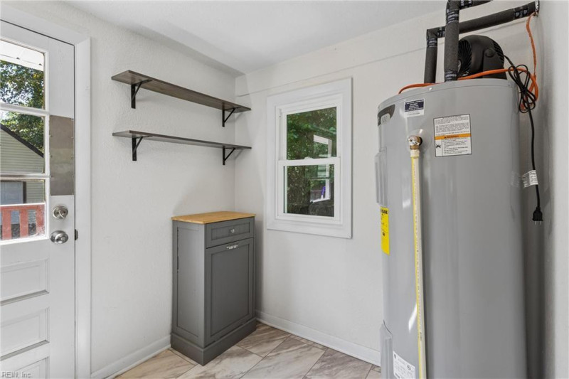 Photo 14 of 42 residential for sale in Williamsburg virginia