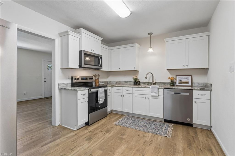 Photo 8 of 42 residential for sale in Williamsburg virginia
