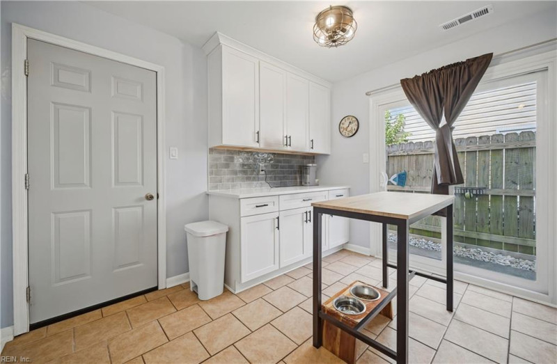 Photo 12 of 44 residential for sale in Virginia Beach virginia