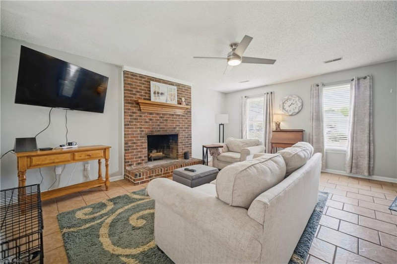 Photo 13 of 44 residential for sale in Virginia Beach virginia