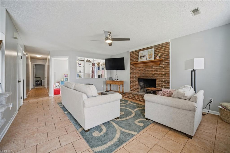 Photo 14 of 44 residential for sale in Virginia Beach virginia