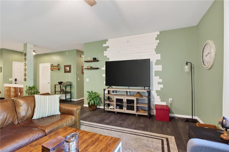 Photo 18 of 36 residential for sale in Virginia Beach virginia