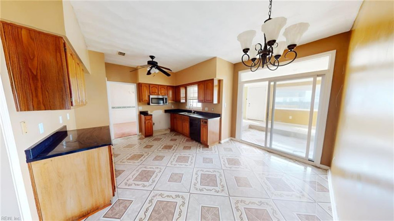 Photo 10 of 50 residential for sale in Chesapeake virginia