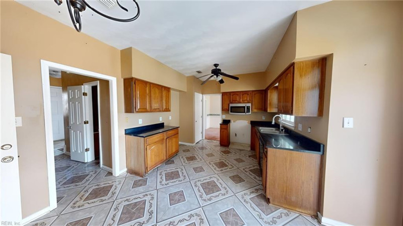 Photo 11 of 50 residential for sale in Chesapeake virginia