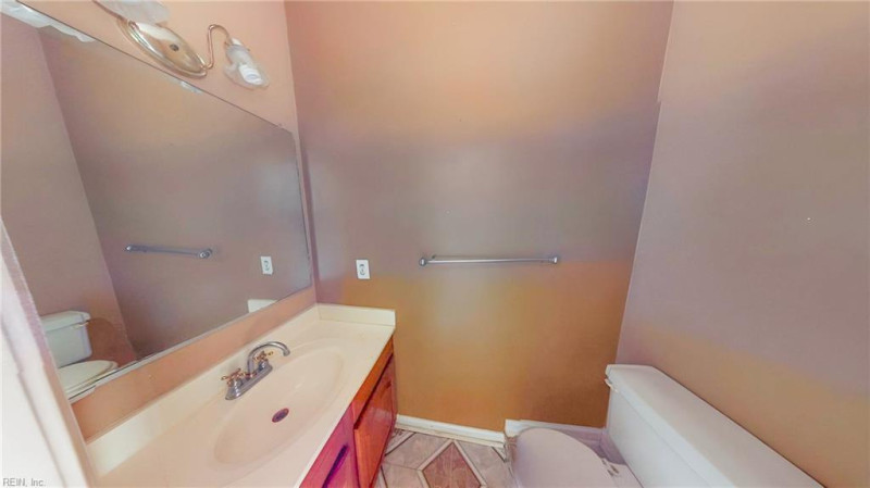 Photo 14 of 50 residential for sale in Chesapeake virginia