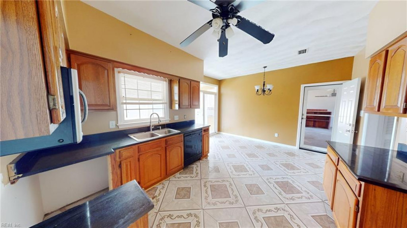 Photo 9 of 50 residential for sale in Chesapeake virginia