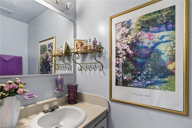 Photo 10 of 29 residential for sale in Chesapeake virginia