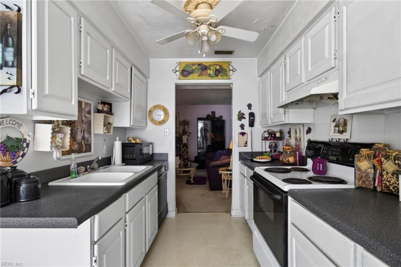 Photo 11 of 29 residential for sale in Chesapeake virginia