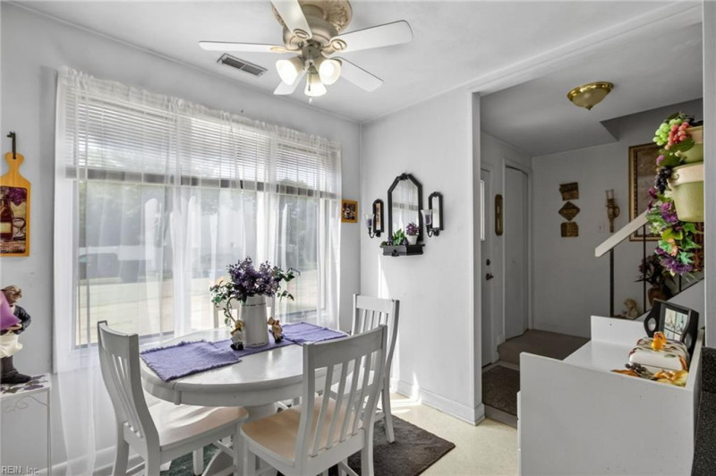 Photo 14 of 29 residential for sale in Chesapeake virginia