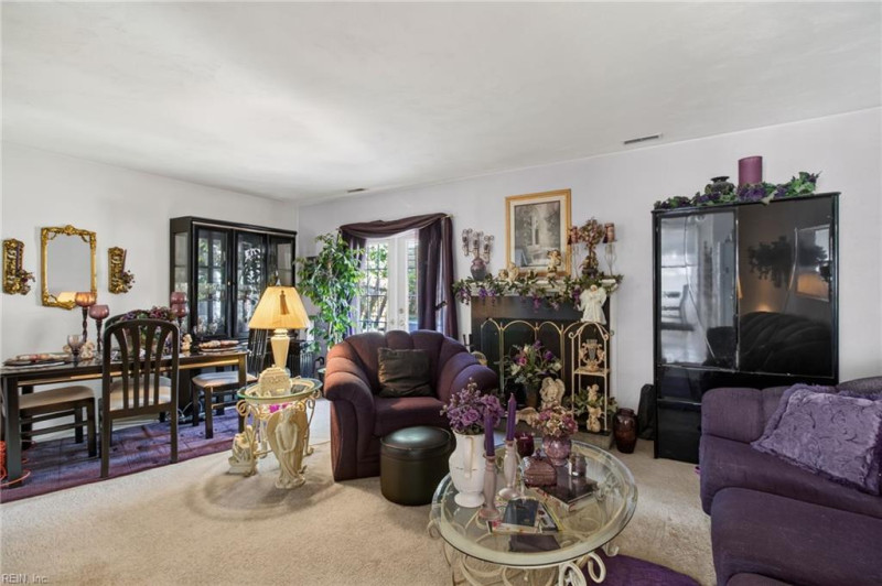 Photo 4 of 29 residential for sale in Chesapeake virginia