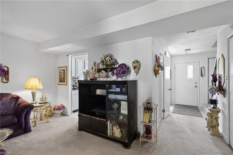 Photo 6 of 29 residential for sale in Chesapeake virginia