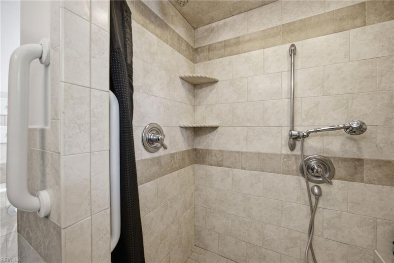 Photo 13 of 33 residential for sale in Norfolk virginia