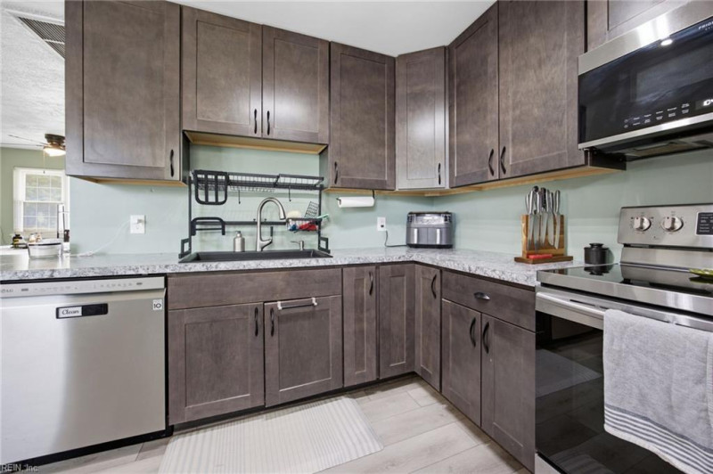 Photo 4 of 33 residential for sale in Norfolk virginia