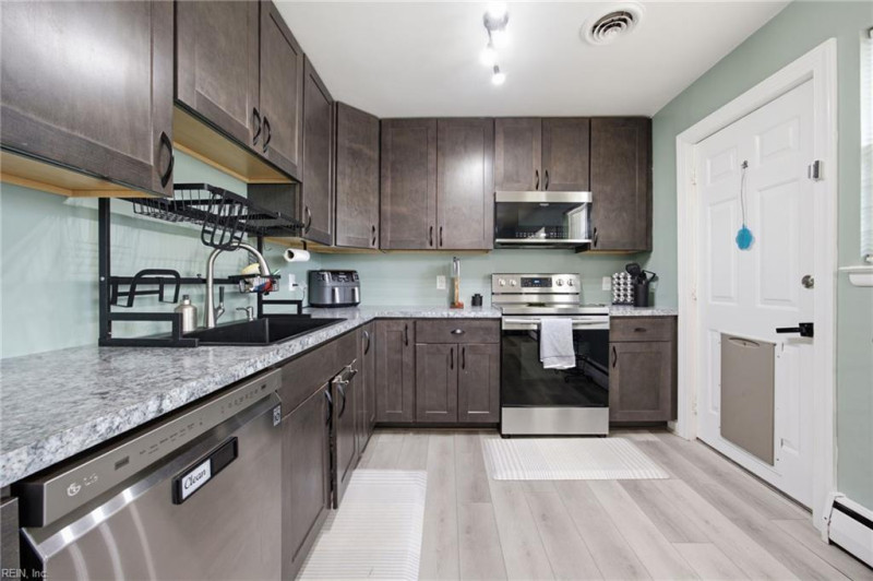 Photo 6 of 33 residential for sale in Norfolk virginia