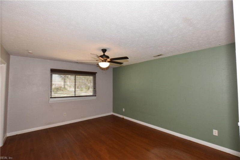 Photo 10 of 33 residential for sale in Hampton virginia