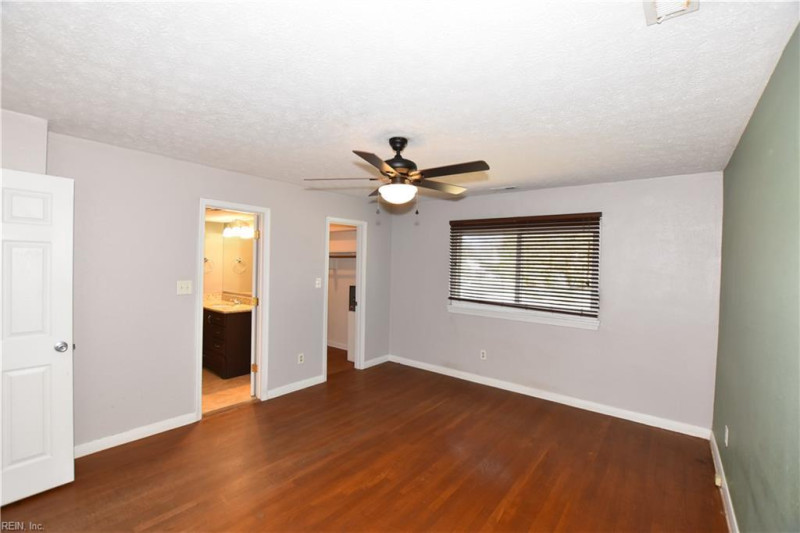 Photo 11 of 33 residential for sale in Hampton virginia
