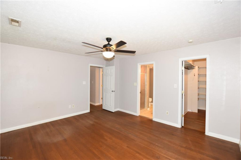 Photo 12 of 33 residential for sale in Hampton virginia
