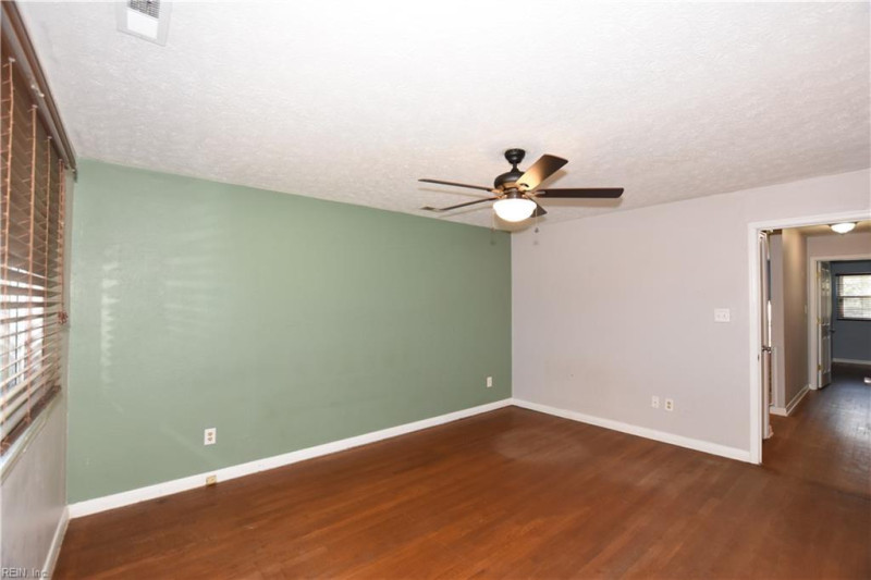Photo 13 of 33 residential for sale in Hampton virginia