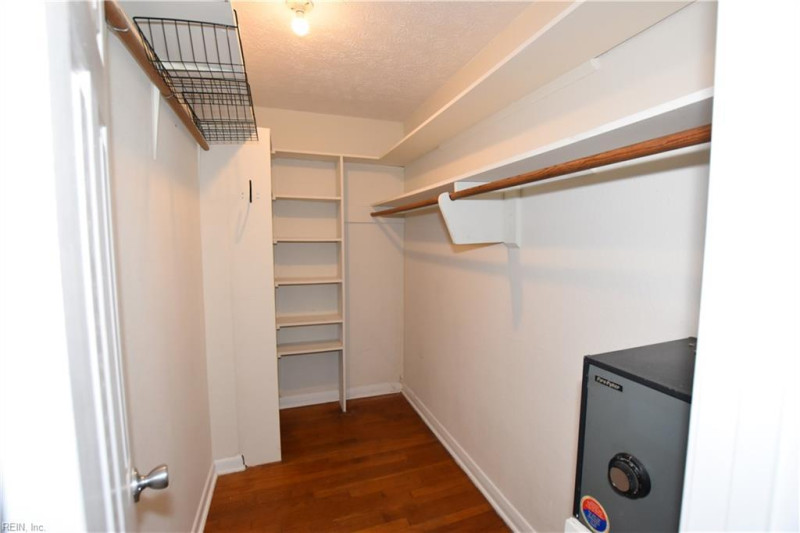 Photo 18 of 33 residential for sale in Hampton virginia