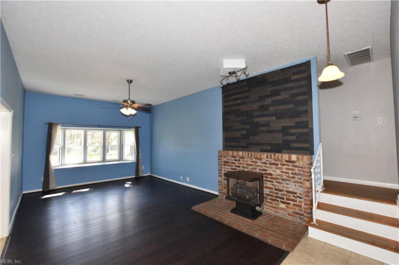 Photo 3 of 33 residential for sale in Hampton virginia