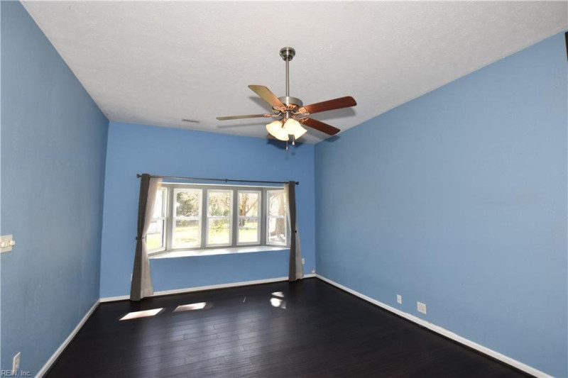 Photo 4 of 33 residential for sale in Hampton virginia