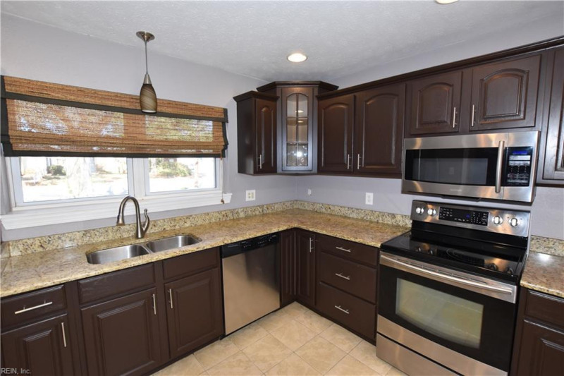 Photo 6 of 33 residential for sale in Hampton virginia