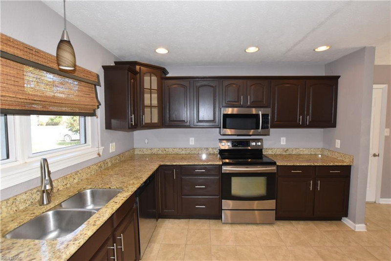 Photo 7 of 33 residential for sale in Hampton virginia