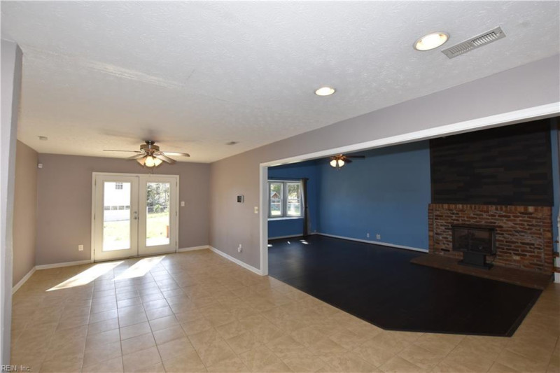 Photo 8 of 33 residential for sale in Hampton virginia