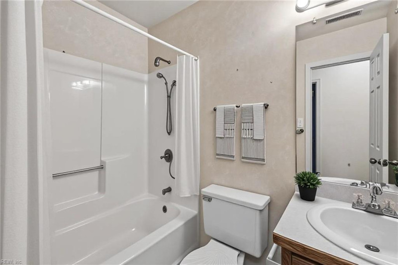 Photo 13 of 22 residential for sale in Virginia Beach virginia
