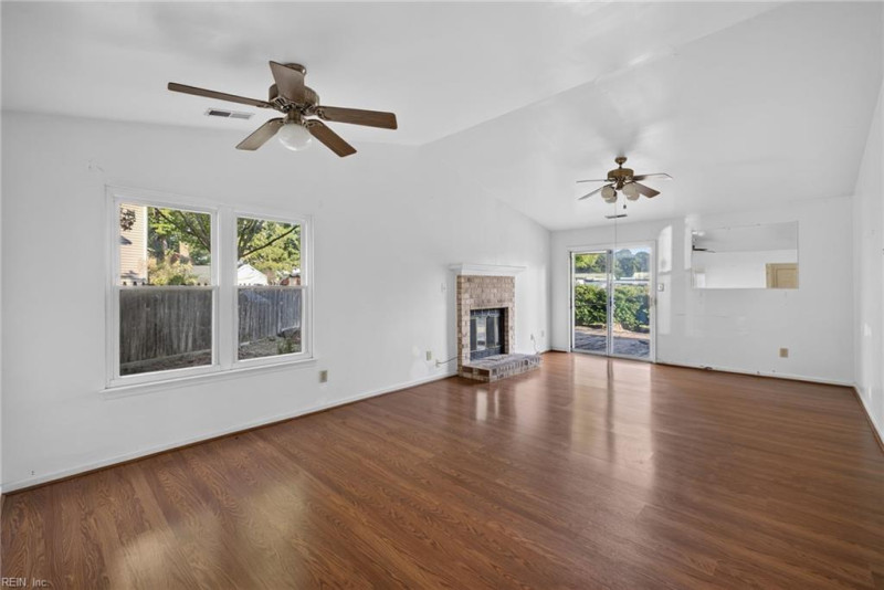 Photo 3 of 22 residential for sale in Virginia Beach virginia