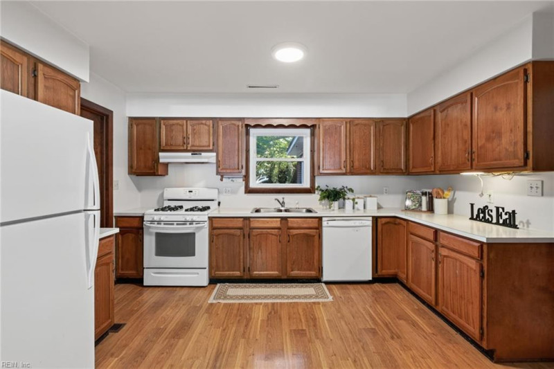 Photo 22 of 38 residential for sale in Chesapeake virginia