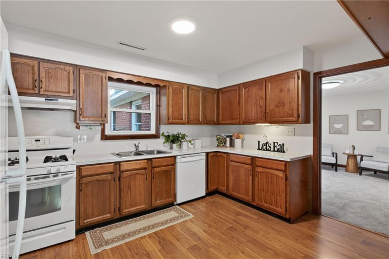 Photo 23 of 38 residential for sale in Chesapeake virginia