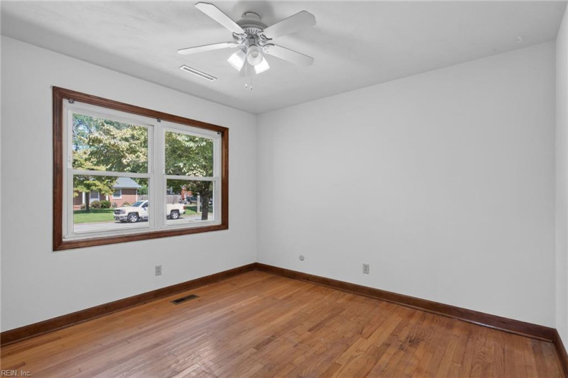 Photo 27 of 38 residential for sale in Chesapeake virginia