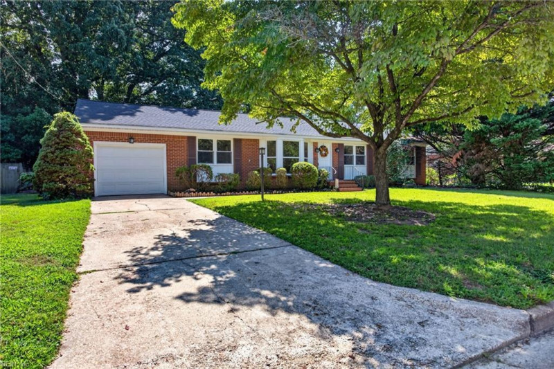 Photo 3 of 38 residential for sale in Chesapeake virginia