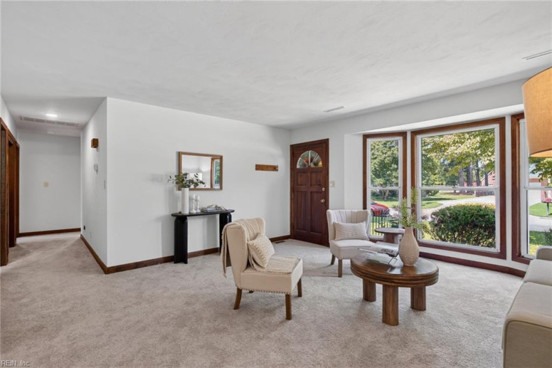 Photo 7 of 38 residential for sale in Chesapeake virginia