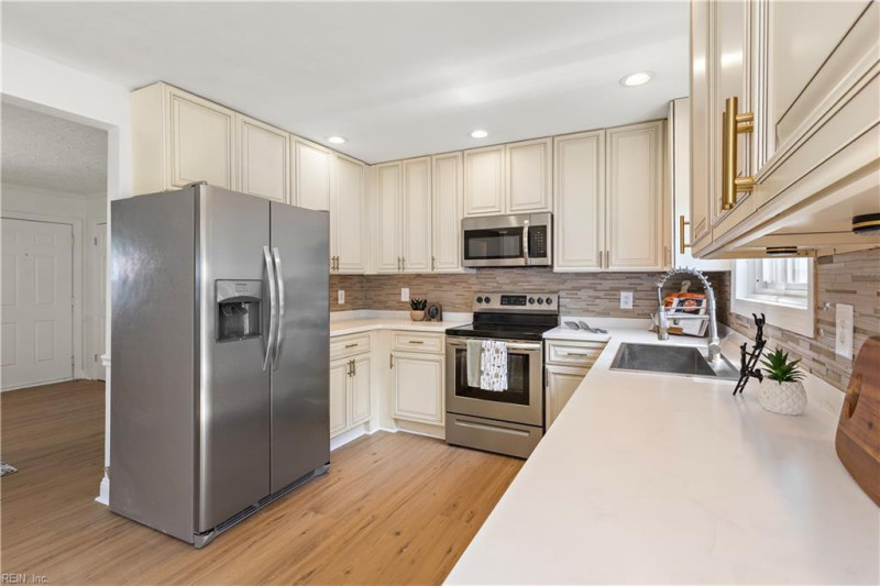 Photo 10 of 27 residential for sale in Hampton virginia