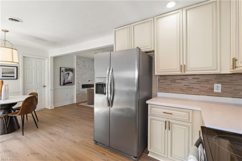 Photo 11 of 27 residential for sale in Hampton virginia