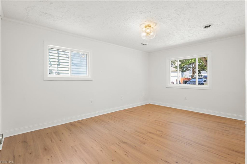Photo 13 of 27 residential for sale in Hampton virginia