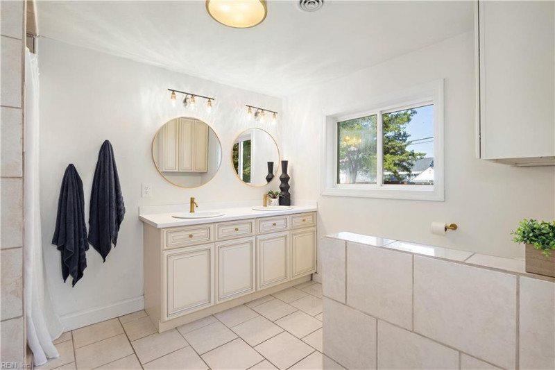 Photo 18 of 27 residential for sale in Hampton virginia