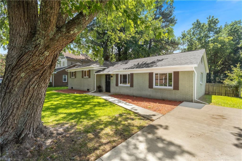 Photo 3 of 27 residential for sale in Hampton virginia
