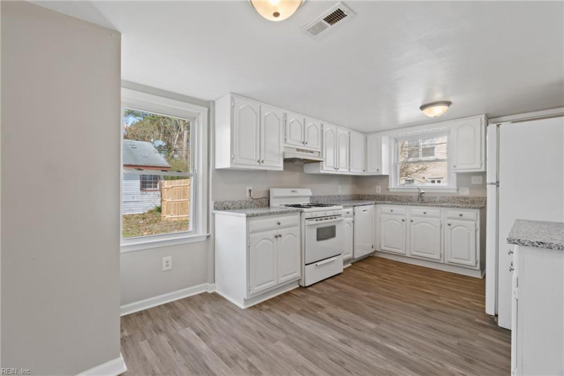Photo 16 of 21 residential for sale in Portsmouth virginia