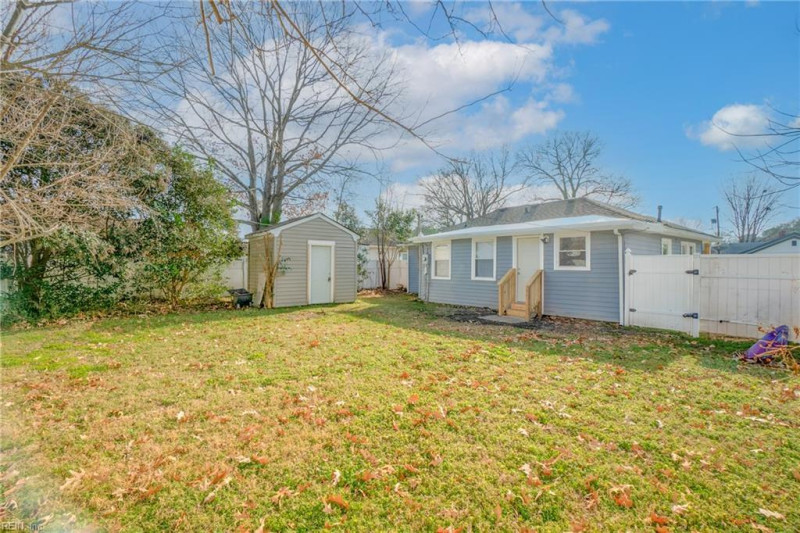 Photo 18 of 21 residential for sale in Portsmouth virginia