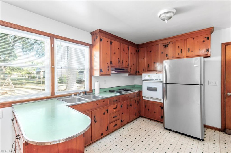 Photo 3 of 13 residential for sale in Isle of Wight County virginia