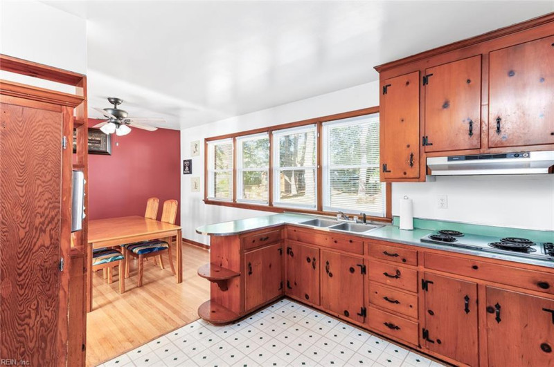 Photo 5 of 13 residential for sale in Isle of Wight County virginia