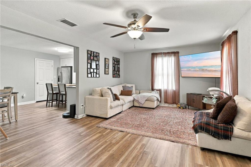 Photo 6 of 35 residential for sale in Chesapeake virginia Photo 6 of 35 residential for sale in Chesapeake virginia