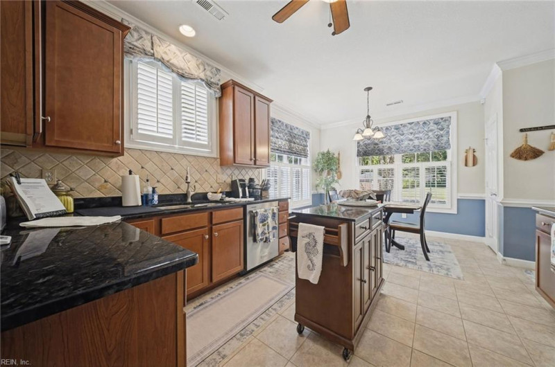 Photo 11 of 49 residential for sale in Virginia Beach virginia