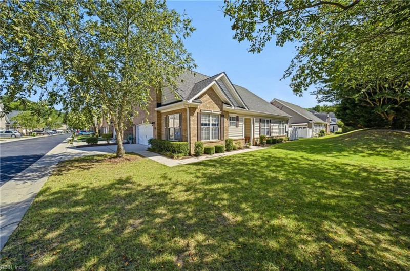 Photo 3 of 49 residential for sale in Virginia Beach virginia