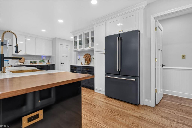 Photo 11 of 48 residential for sale in Virginia Beach virginia