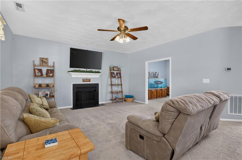 Photo 10 of 39 residential for sale in Chesapeake virginia