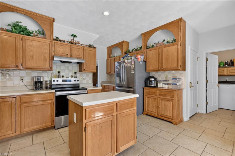 Photo 11 of 39 residential for sale in Chesapeake virginia